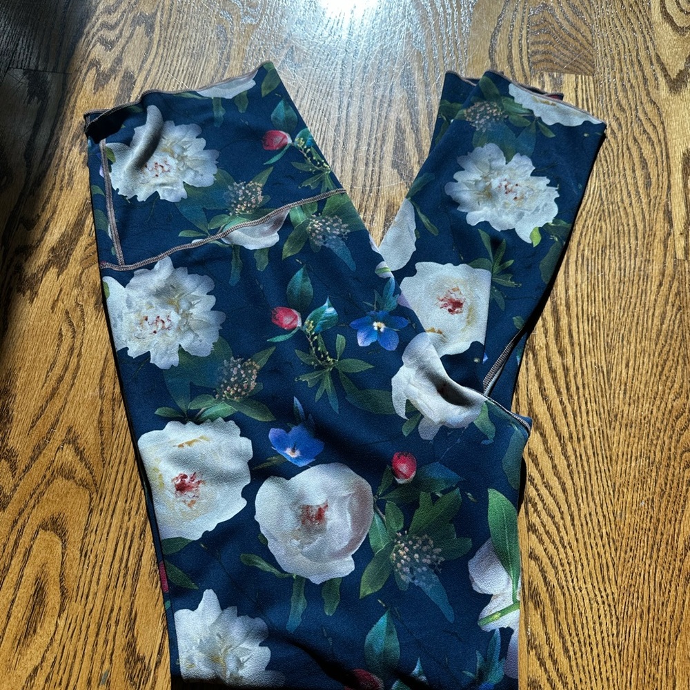 Oiselle Floral Leggings - Blue and White
